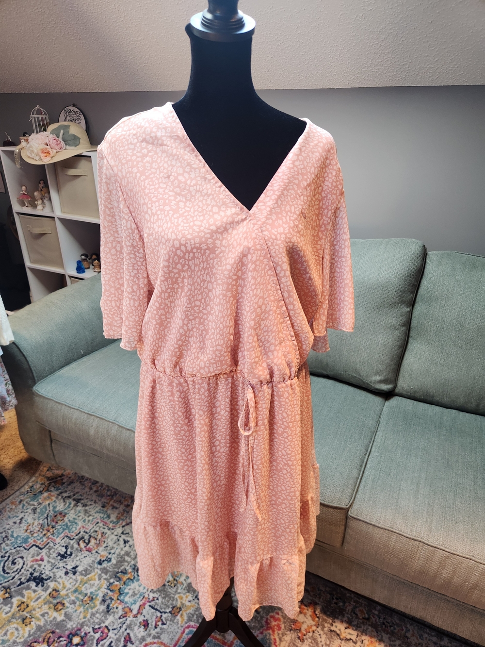 Kirundo Soft Pink V-Neck Ruffled Waist Tie Dress Subtle Animal Print XL Adorable